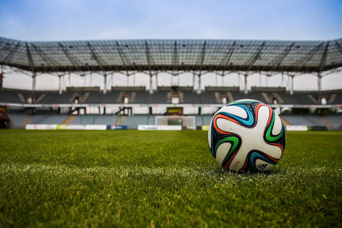 Como ver futebol em direto sem TV por satélite em 2026 – opções de streaming de futebol em direto